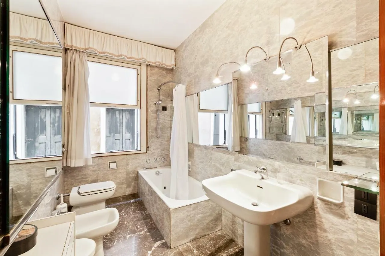 Venice Castello Elegant Apartment Italien